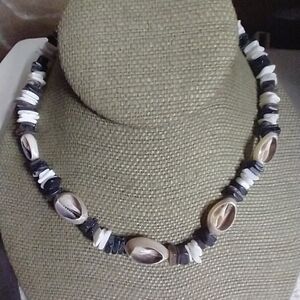 Black white shell necklace beach Hawaii surfer vacation ⛱️🏖️ 🐚🐚